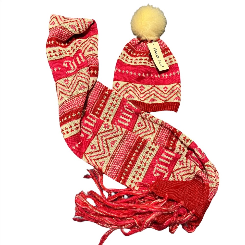 BNWT. JUICY COUTURE BEANIE/SCARF SET